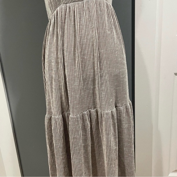 SUPER SOFT Caution to the Wind sleeveless Dress - Picture 4 of 6